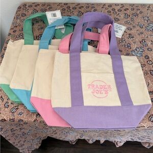 🔘Canvas Tote Bags.   4 NWT